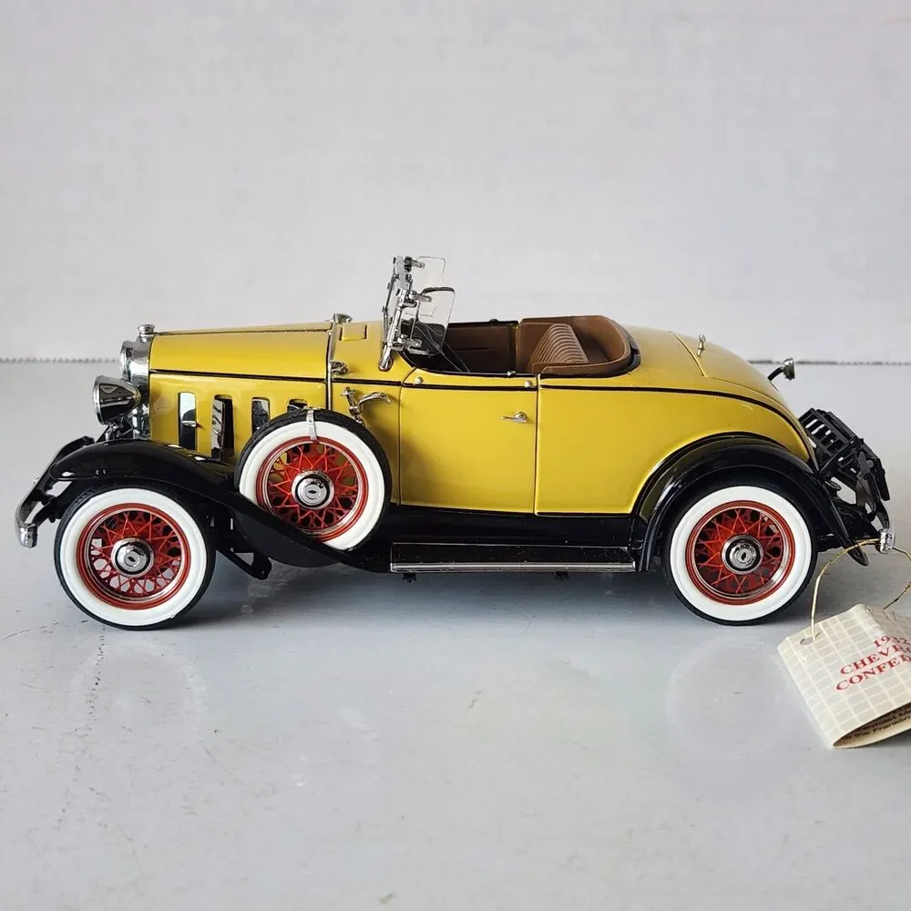 Franklin Mint Yellow 1932 CHEVROLET CONFEDERATE ROADSTER 1:24 w/Papers & Box
